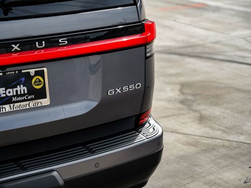 Used 2025 Lexus GX 550 w/ Accessory Package (Z1) image 13