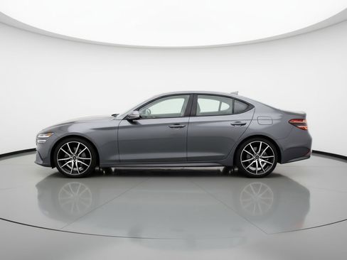 Used 2025 Genesis G70 2.5T image 5