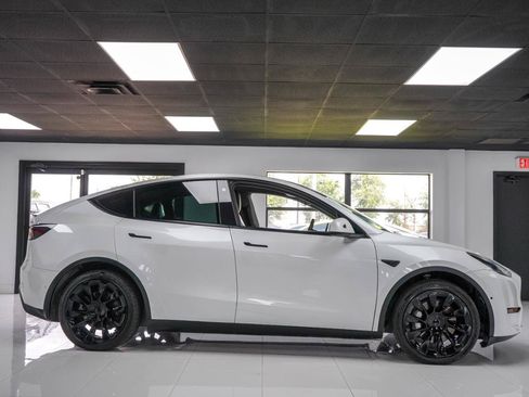 Used 2022 Tesla Model Y Long Range AWD/4WD image 5