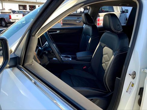 Certified 2024 Volkswagen Atlas SE image 13