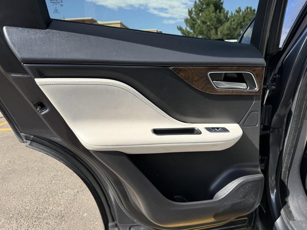 Used 2018 Jaguar F-PACE S AWD/4WD image 17