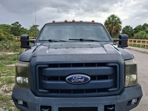 Used 2015 Ford F250 XL w/ Power Equipment Group RWD image 3