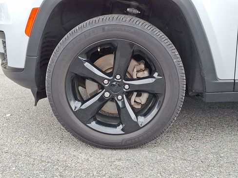 Used 2023 Jeep Grand Cherokee L Laredo AWD/4WD image 16