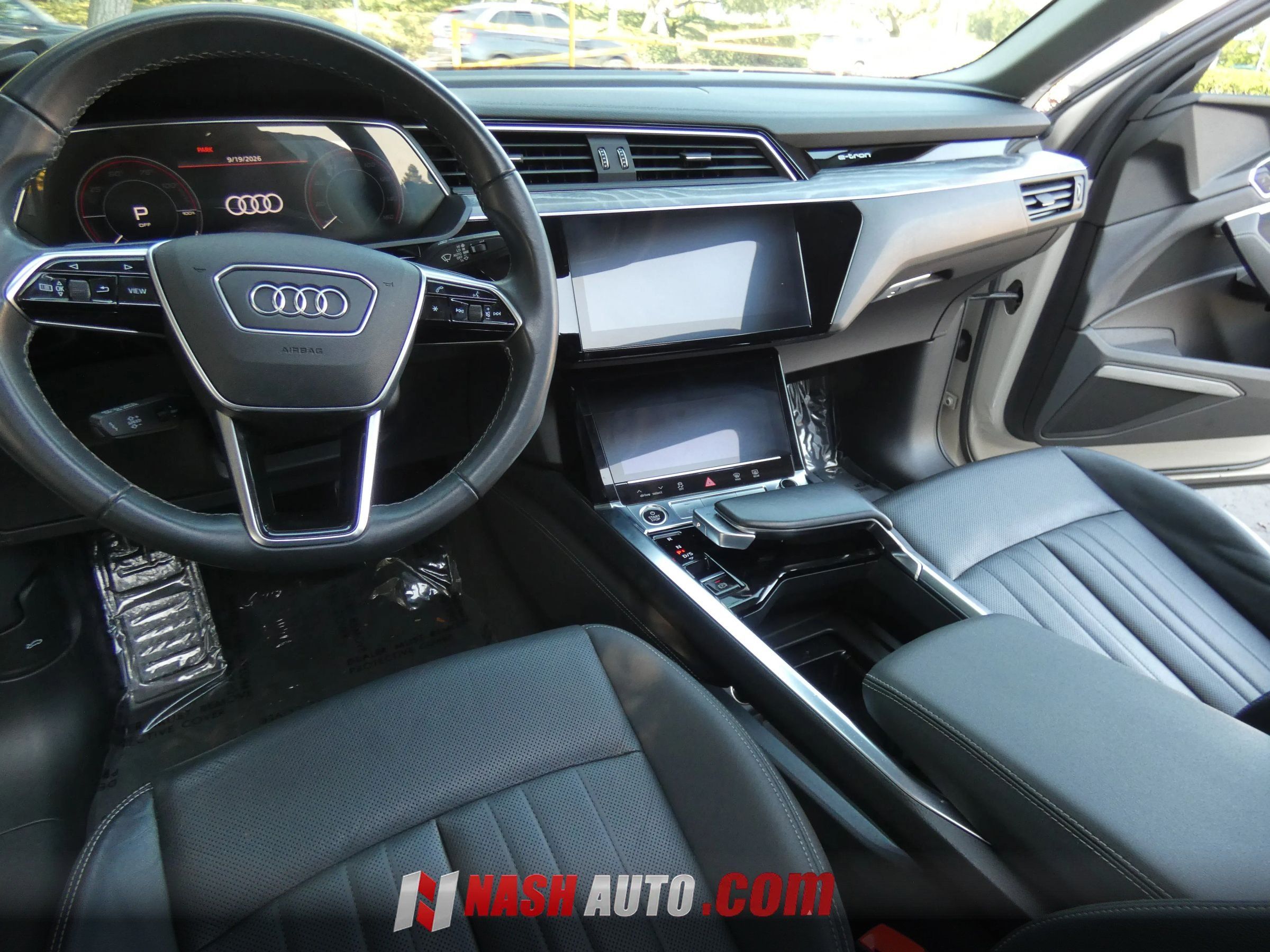 Used 2022 Audi e-tron Premium Plus w/ Premium Plus Package AWD/4WD image 24