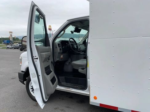 Used 2019 Ford E-350 and Econoline 350 Super Duty RWD image 7