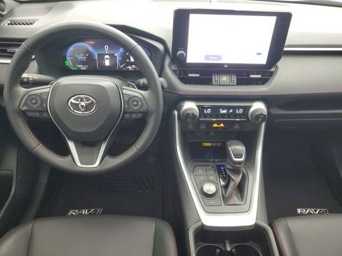 Used 2025 Toyota RAV4 XSE AWD/4WD image 17