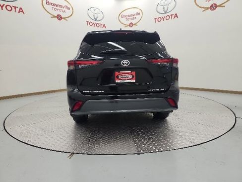 Used 2025 Toyota Highlander Limited AWD/4WD image 7