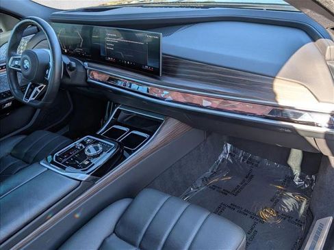 Used 2023 BMW 760i xDrive w/ Executive Package image 24