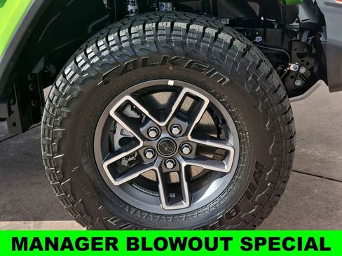 New 2025 Jeep Gladiator Mojave w/ Convenience Group AWD/4WD image 38