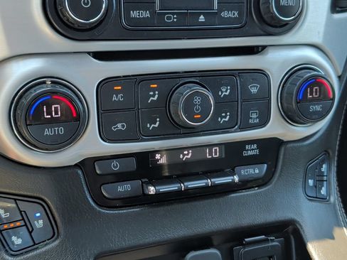 Used 2020 GMC Yukon XL SLT w/ Premium Edition AWD/4WD image 23