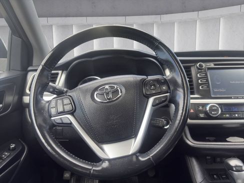Used 2017 Toyota Highlander SE AWD/4WD image 12
