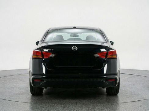 Used 2025 Nissan Altima 2.5 SV image 7