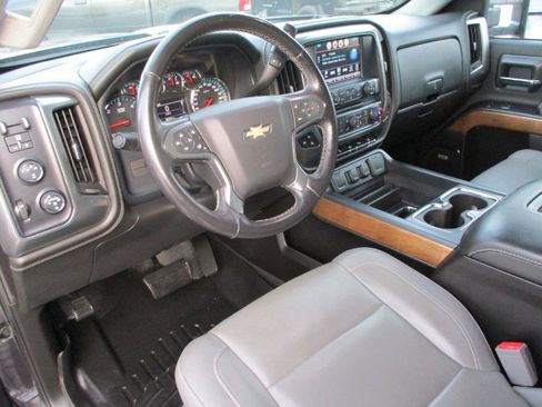 Used 2016 Chevrolet Silverado 2500 LTZ w/ LTZ Plus Package image 32