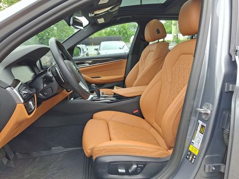 Used 2023 BMW 530i xDrive w/ Convenience Package AWD/4WD image 9
