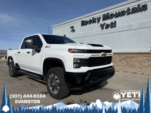 Used 2024 Chevrolet Silverado 2500 Custom w/ Custom Value Package image 1