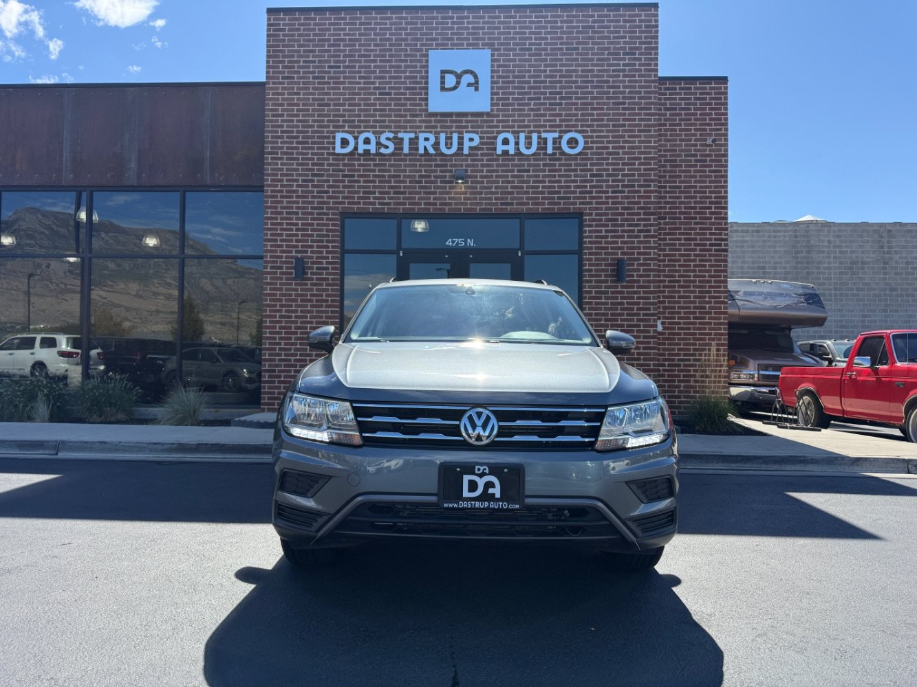 Used 2021 Volkswagen Tiguan SE w/ Panoramic Sunroof Package AWD/4WD image 2