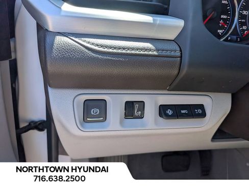 Used 2021 GMC Acadia SLT w/ Technology Package AWD/4WD image 32