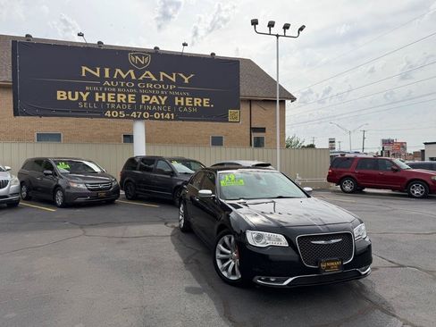 Used 2019 Chrysler 300 Limited RWD image 1