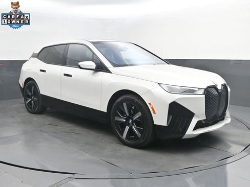 Certified 2024 BMW iX xDrive50 w/ Premium Package AWD/4WD image 9