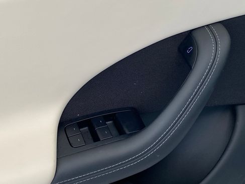 Used 2022 Tesla Model S AWD image 21