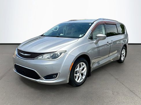Used 2017 Chrysler Pacifica Touring-L Plus w/ Advanced Safetytec Group FWD image 3