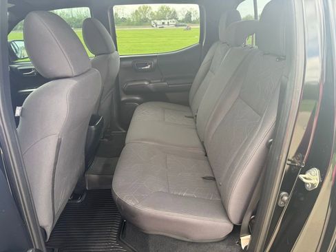 Used 2016 Toyota Tacoma TRD Sport w/ Premium & Technology Package image 12