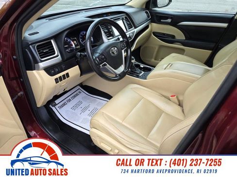 Used 2017 Toyota Highlander XLE image 9
