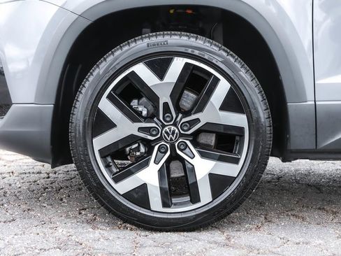 Certified 2023 Volkswagen Taos SEL AWD/4WD image 18