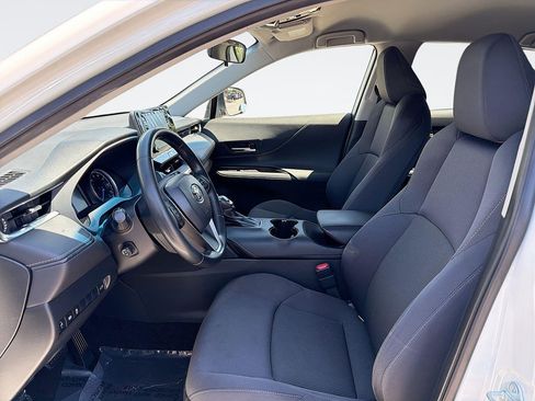 Used 2021 Toyota Venza LE AWD/4WD image 19