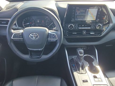 Used 2021 Toyota Highlander XLE FWD image 11