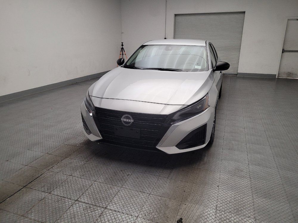 Used 2025 Nissan Altima 2.5 SV FWD image 15