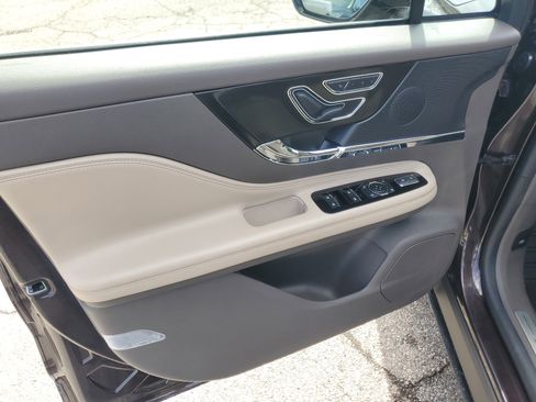 Certified 2023 Lincoln Corsair AWD w/ Equipment Group 101A image 10