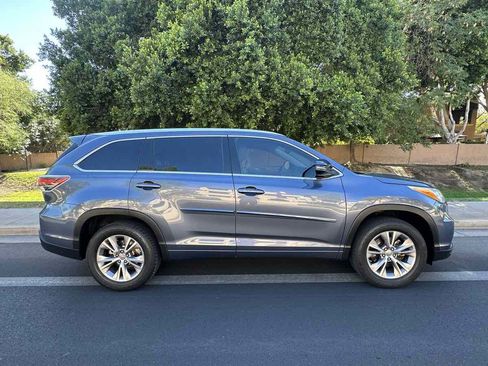 Used 2015 Toyota Highlander XLE FWD image 9