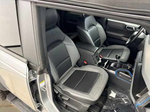 Used 2022 Ford Bronco Black Diamond image 16
