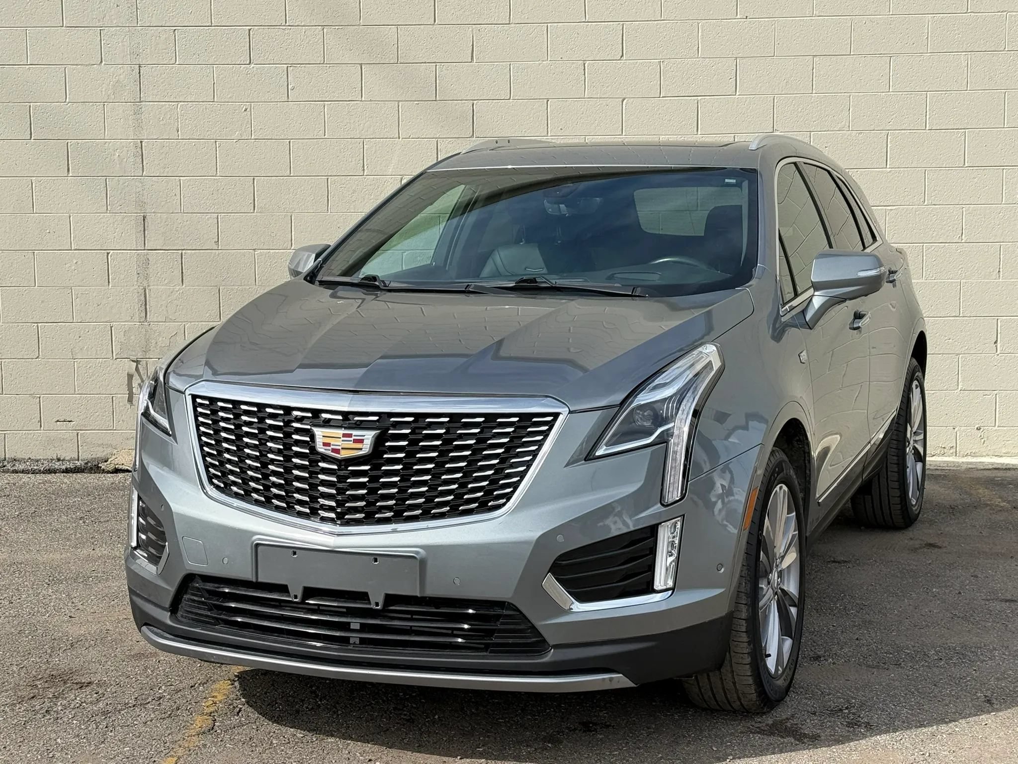 Used 2023 Cadillac XT5 Premium Luxury w/ Technology Package AWD/4WD image 1
