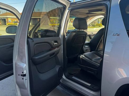 Used 2014 Chevrolet Suburban LTZ image 13