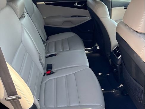 Used 2019 Kia Sorento EX w/ EX Touring Package FWD image 18