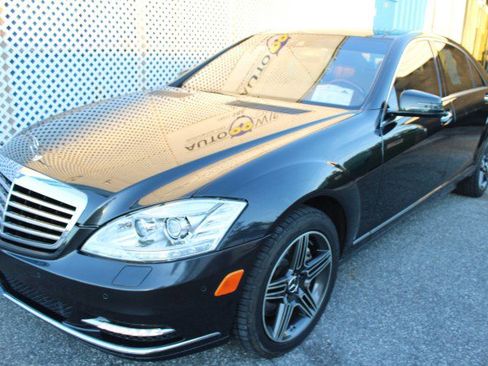 Used 2013 Mercedes-Benz S 550 4MATIC image 2