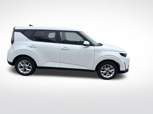 Used 2023 Kia Soul LX w/ LX Technology Package FWD image 17