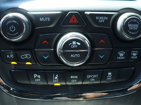 Used 2018 Dodge Durango R/T w/ Technology Group image 50