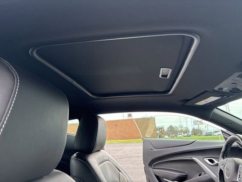 Used 2023 Chevrolet Camaro LT w/ Technology Package image 31