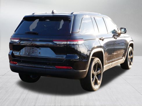 Used 2023 Jeep Grand Cherokee Limited w/ Luxury Tech Group II image 5