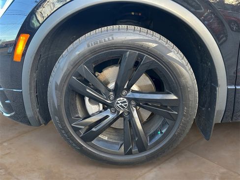 Used 2024 Volkswagen Tiguan SE R-Line image 14