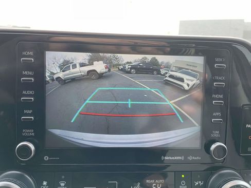 Used 2021 Toyota Highlander XLE image 41