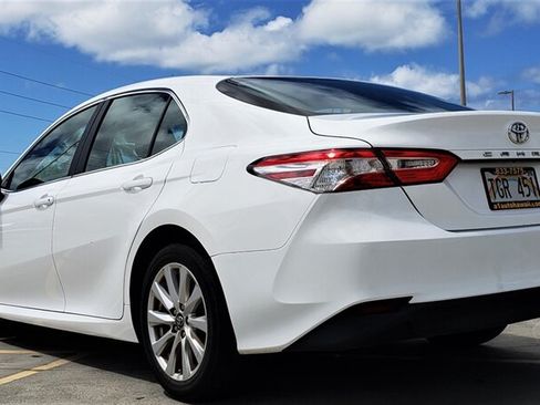 Used 2018 Toyota Camry LE FWD image 3