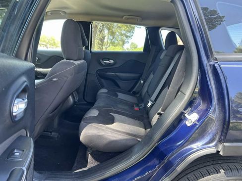 Used 2016 Jeep Cherokee Sport image 16