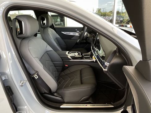 New 2026 BMW 740i w/ Executive Package RWD image 21