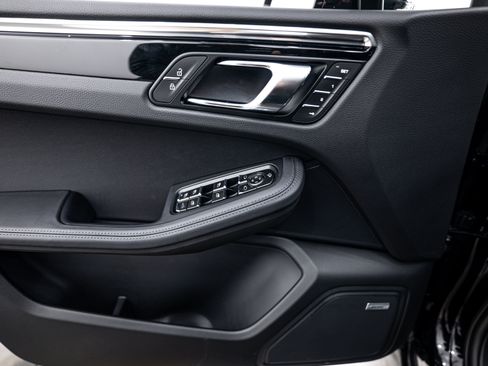 Certified 2026 Porsche Macan S AWD/4WD image 17