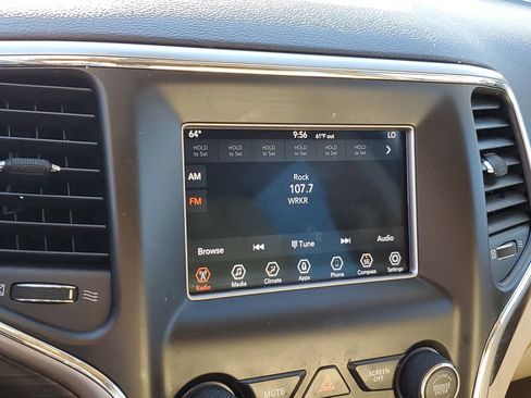 Used 2019 Jeep Grand Cherokee Laredo image 20