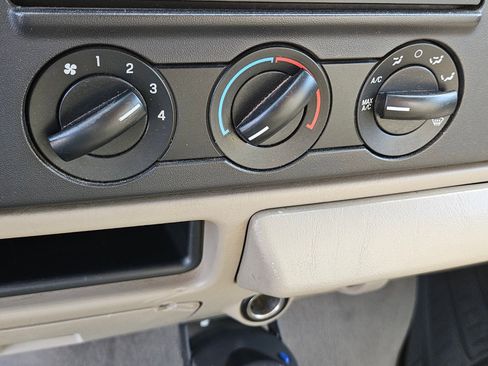 Used 2005 Ford F350 Lariat image 24